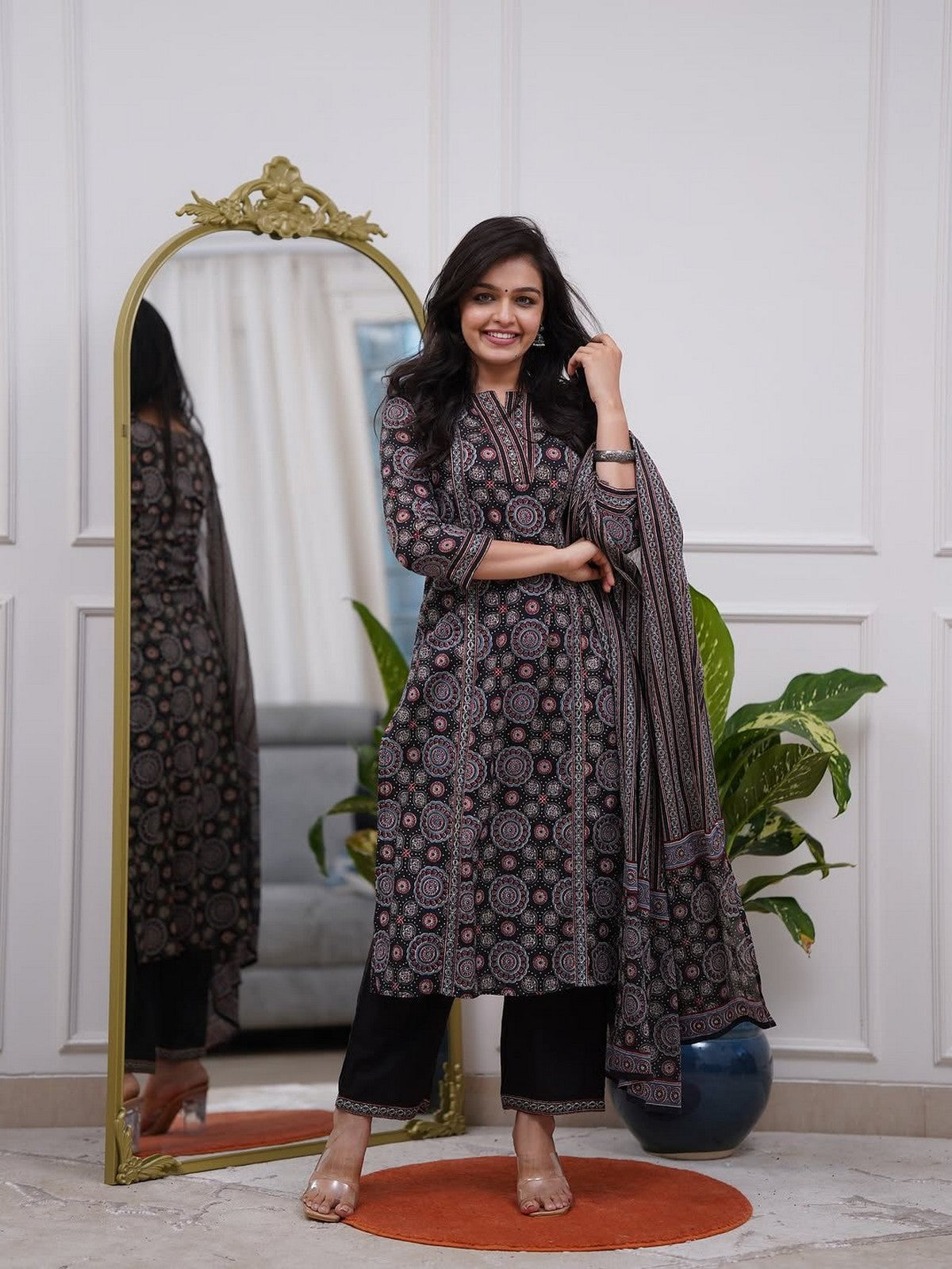 Women’s Black Ethnic Printed Kurti Set with Dupatta – Elegant Straight Kurta, Pants & Dupatta Akrish