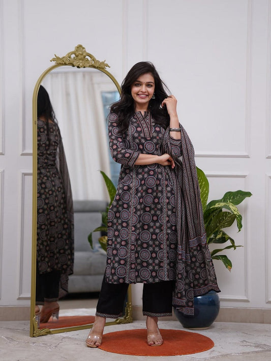 Women’s Black Ethnic Printed Kurti Set with Dupatta – Elegant Straight Kurta, Pants & Dupatta Akrish