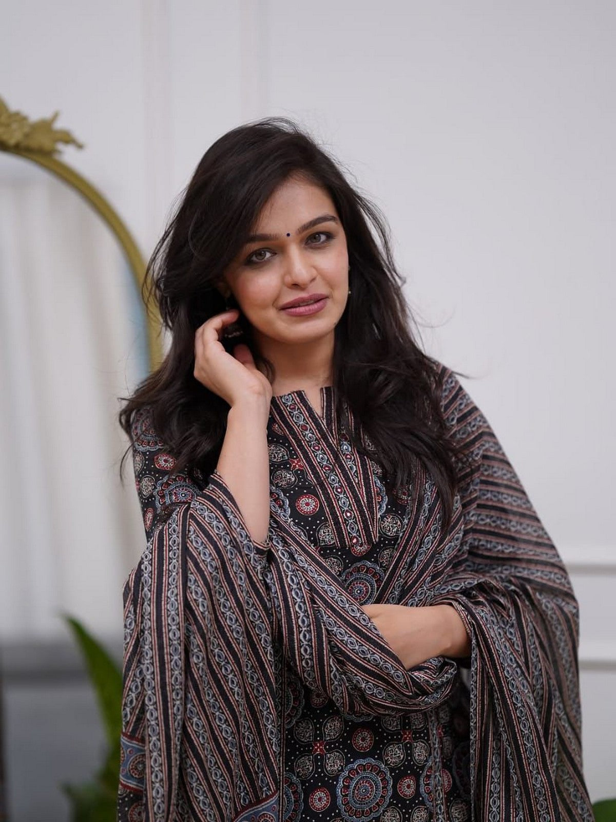 Women’s Black Ethnic Printed Kurti Set with Dupatta – Elegant Straight Kurta, Pants & Dupatta Akrish