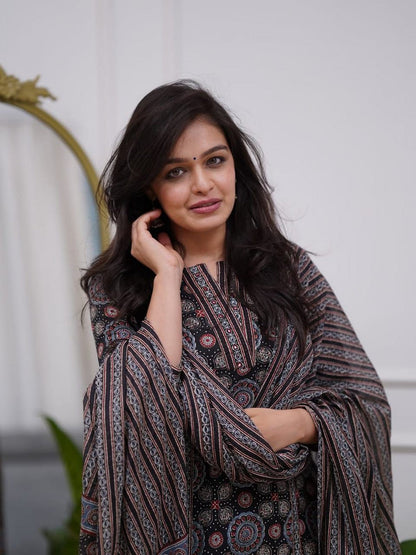 Women’s Black Ethnic Printed Kurti Set with Dupatta – Elegant Straight Kurta, Pants & Dupatta Akrish