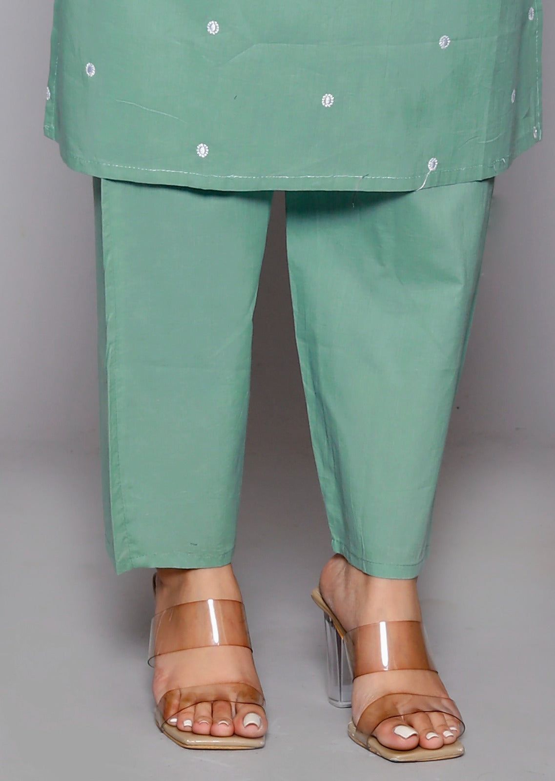 Akrish Green Cotton Embroidered Kurta Set for Women | Premium Ethnic Wear